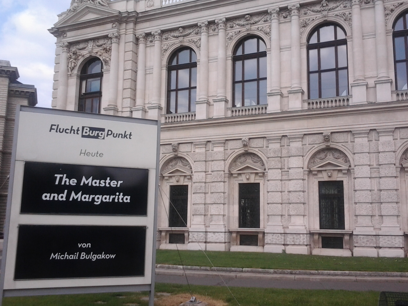 master-and-margarita-burgtheater.jpg